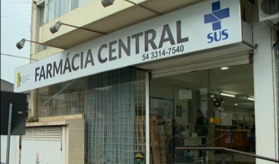 Farmácia Central será reestruturada, diz prefeito Pedro Almeida