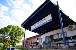 Aglomerações e quebra de protocolos são responsáveis pelo aumento de internações por covid-19, diz secretária