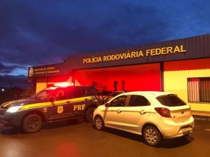 PRF de Sarandi recupera carro que levava placas clonadas de Passo Fundo