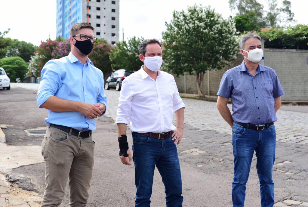 Prefeito anuncia pavimentação da rua Minas Gerais