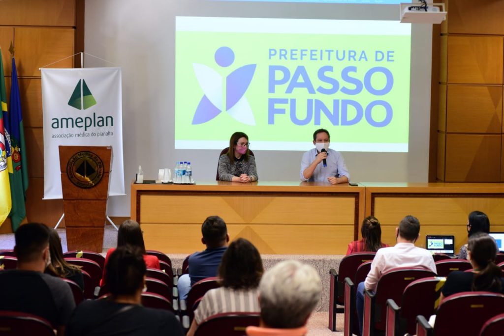 Prefeitura oferece capacitação para servidores que atuam na saúde