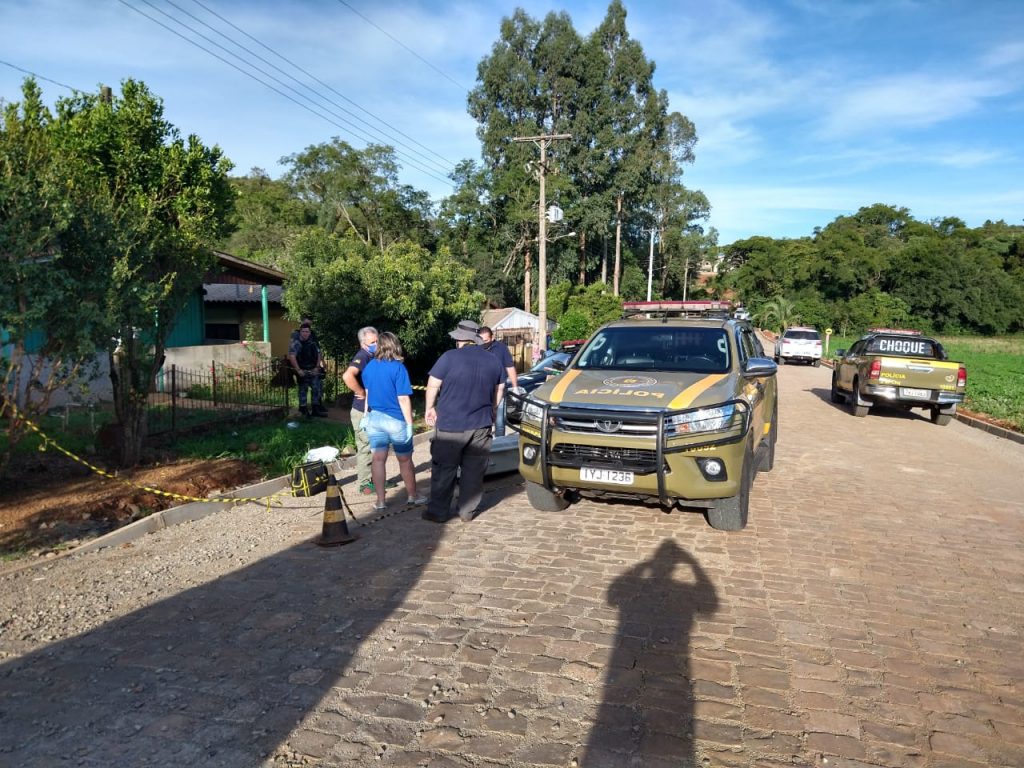 Homem mata cunhado e atinge sobrinho com tiros em Ernestina
