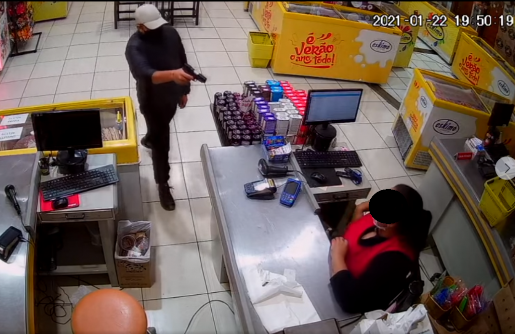 Bandido armado assalta sorveteria no bairro Boqueirão em Passo Fundo