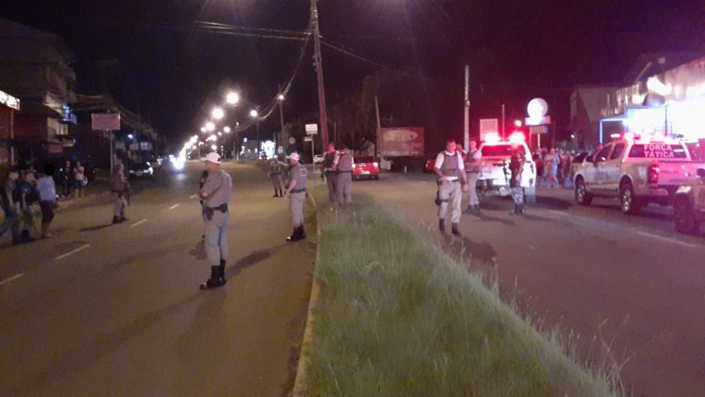 Brigada Militar termina revolução com homens a cavalos e outros a pé em Passo Fundo