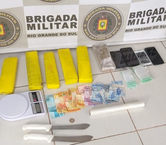 Menores são apreendidos pela BM com droga e celulares na Cruzeiro