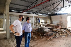 Prefeito acompanha andamento de obras em três bairros de Passo Fundo