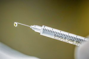 Empresário alerta para disparada nos preços das seringas e alerta para falta
