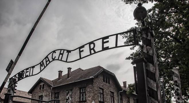 Holocausto: recordar é fundamental para que não se repita a mesma insanidade, diz jornalista