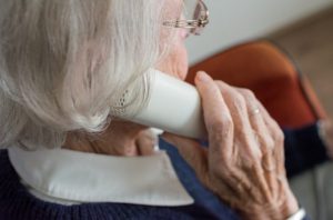 Idosos devem ficar atentos a golpes que vem sendo aplicados por telefone