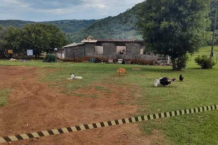 Homem que matou pai, mãe e irmã é preso no enterro da família em Tunas