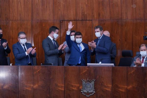 Gabriel Souza assume presidência da Assembleia prometendo digitalizar o parlamento gaúcho