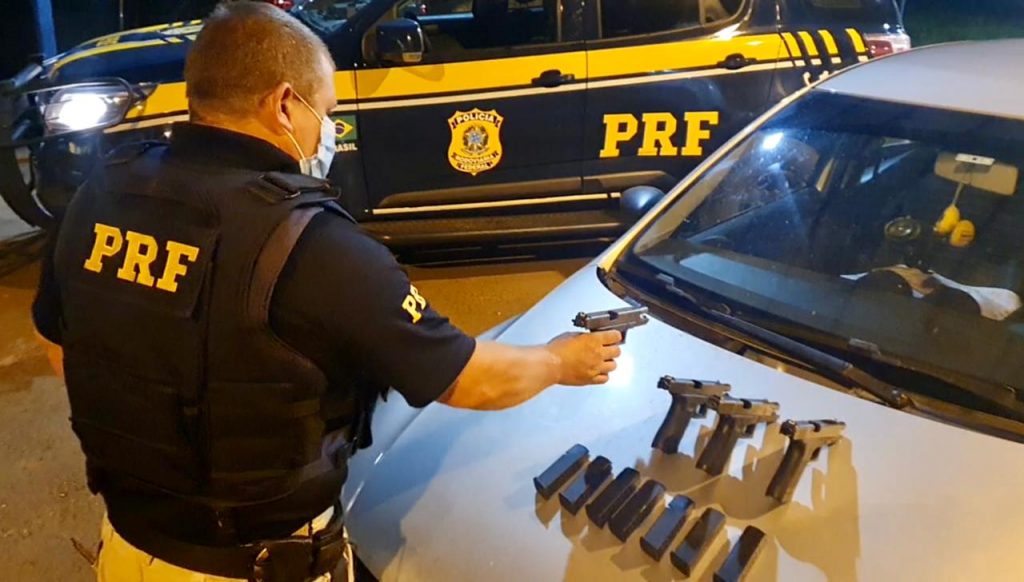 PRF prende casal de criminosos por tráfico de armas em Sarandi