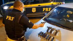 PRF prende casal de criminosos por tráfico de armas em Sarandi