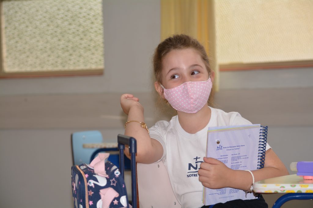 Primeiros dias de retomada das aulas presenciais foram positivos, avalia diretora de escola