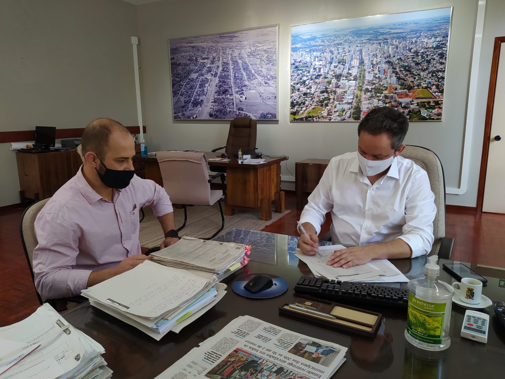 Prefeito Pedro Almeida autoriza chamamento público de 52 novos médicos e 32 profissionais de saúde