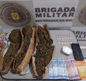 3° BP/Choque prende dois por tráfico de drogas na Vila Isabel em Passo Fundo
