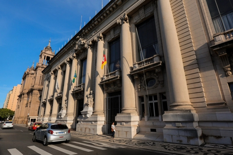 Governo do RS quita salários de fevereiro em dia nesta sexta-feira