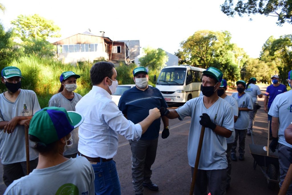 Prefeitura lança o Programa Mutirão de Limpeza nos Bairros