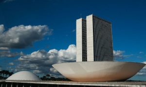 Câmara e Senado escolhem hoje novos presidentes