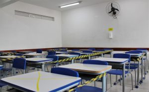 secretário Municipal de Educação, professor Adriano Canabarro Teixeira