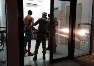 BM prende homem por furtar refletor de led na Santa Rita