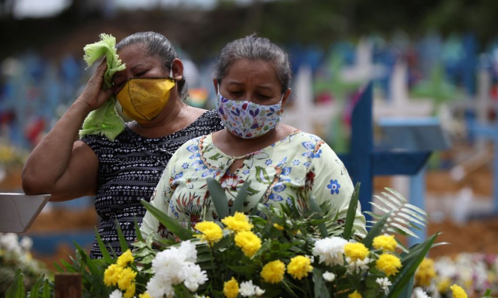Mortes por covid-19 no Brasil somam mais de 257 mil e casos passam dos 10,6 milhões