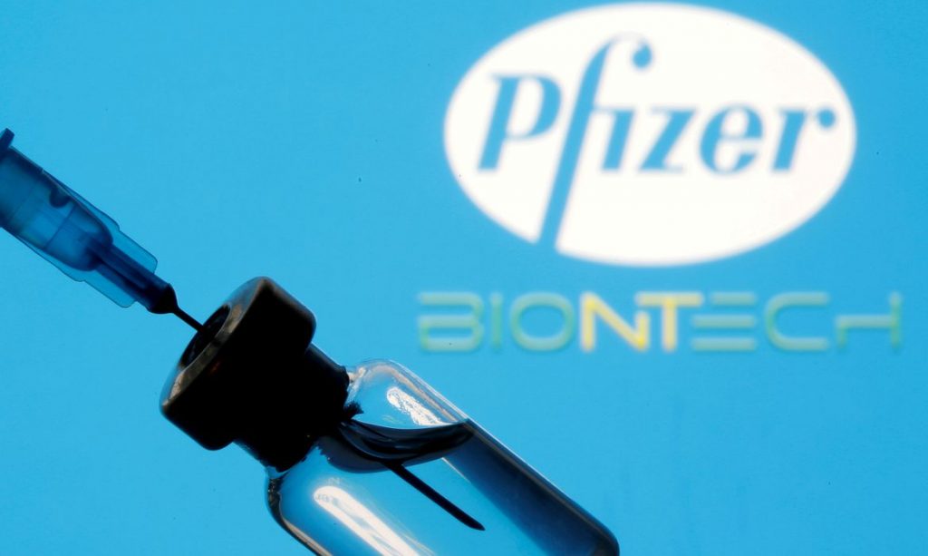 Vacina da Pfizer está sendo aplicada com intervalo de 12 semanas entre as doses em Passo Fundo