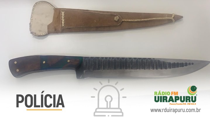 Cavalaria da BM prende homem alcoolizado e com faca dentro de ônibus em Passo Fundo