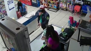 Dois bandidos assaltam mercado no bairro São Cristóvão II