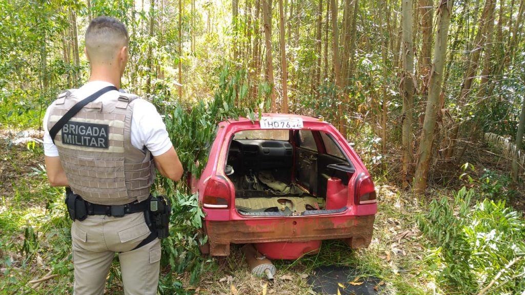 BM localiza veículos depenados em Bela Vista