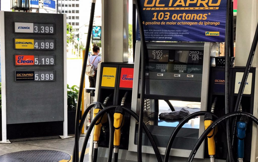 Sem segredo: cortar impostos não garante redução no preço da gasolina
