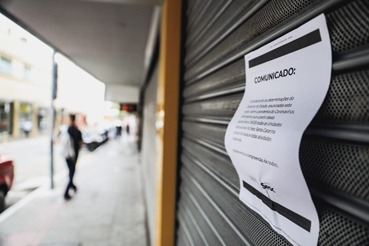 Comerciantes realizam manifesto hoje pedindo a volta do comércio