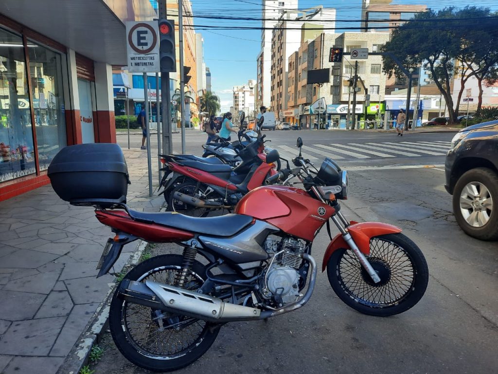 Prefeitura estuda ampliar vagas exclusivas de estacionamento para motocicletas