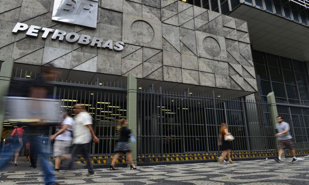 Petrobras anuncia novo aumento nos preços da gasolina, diesel e gás