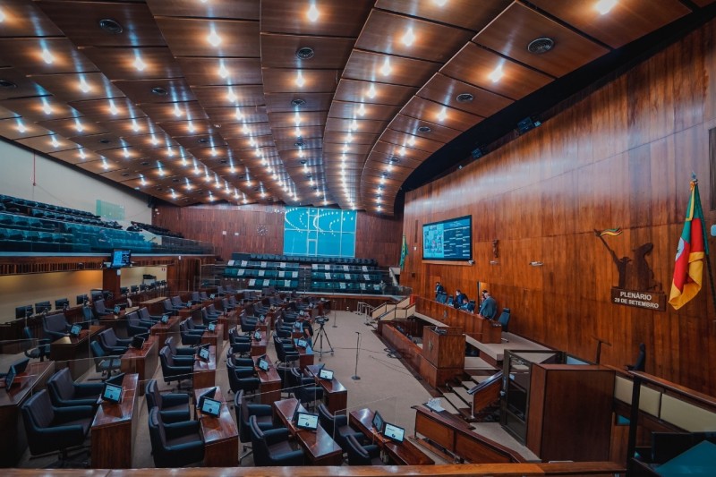 Deputados aprovam alteração na previdência dos militares