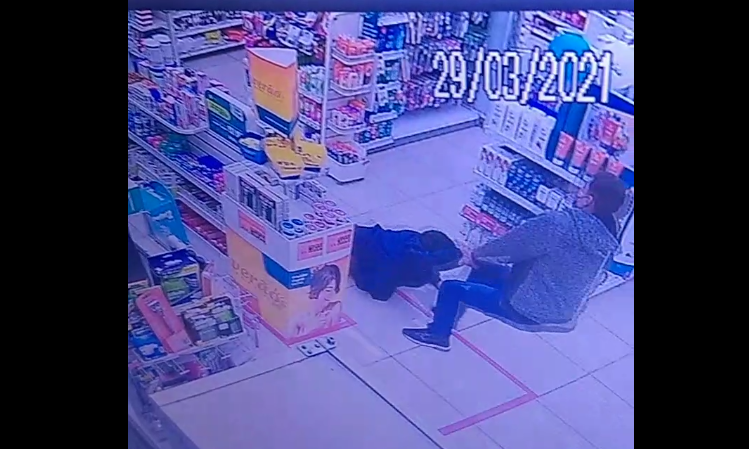 Farmácia é assaltada e funcionários agredidos no Centro de Passo Fundo
