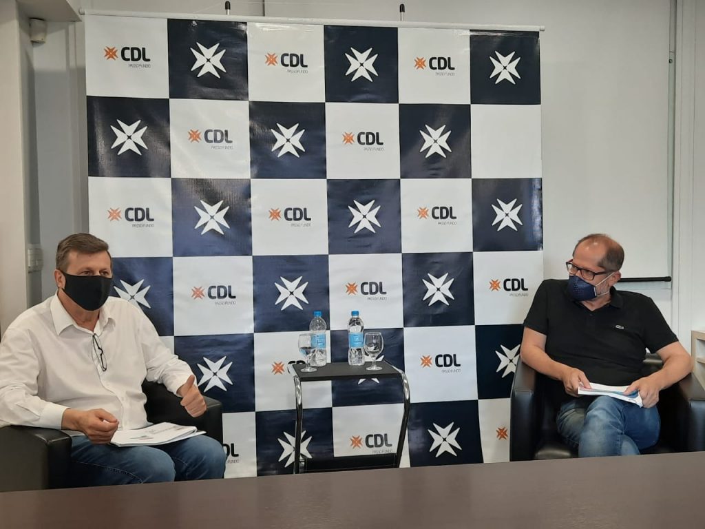 Pesquisa da CDL aponta que 46% das empresas vão demitir e 8% fechar se restrições continuarem