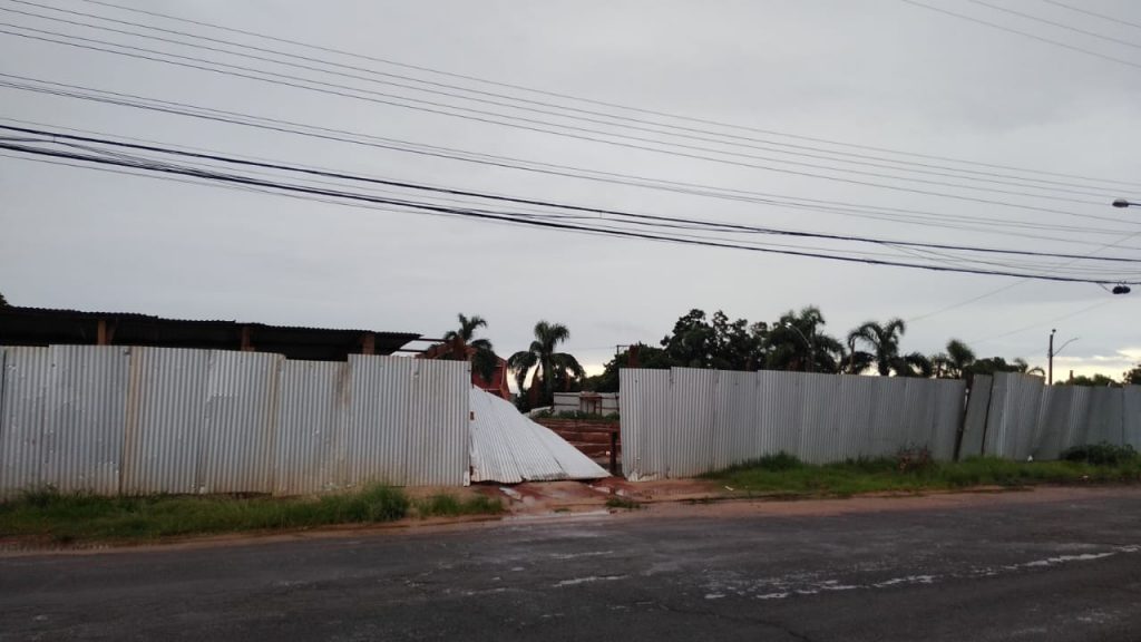 Empresa responsável apresenta dificuldades e obra da Escola dos Autistas está parada