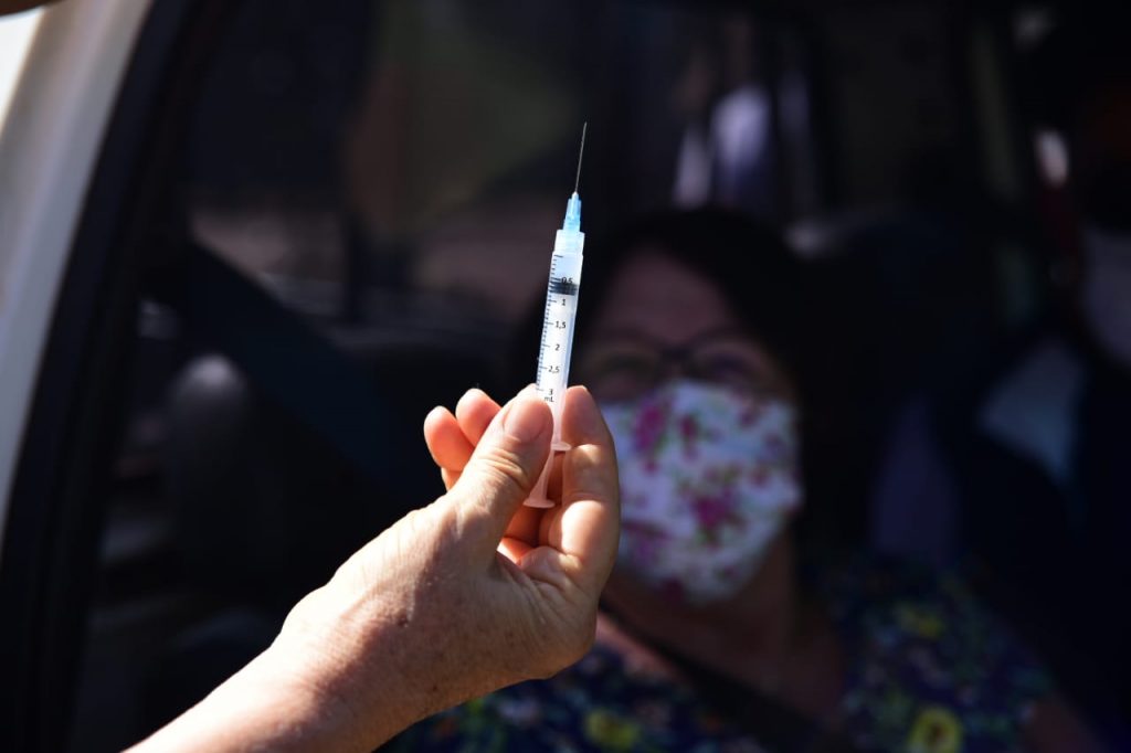 Vacinação segue hoje com aplicação da segunda dose em Passo Fundo
