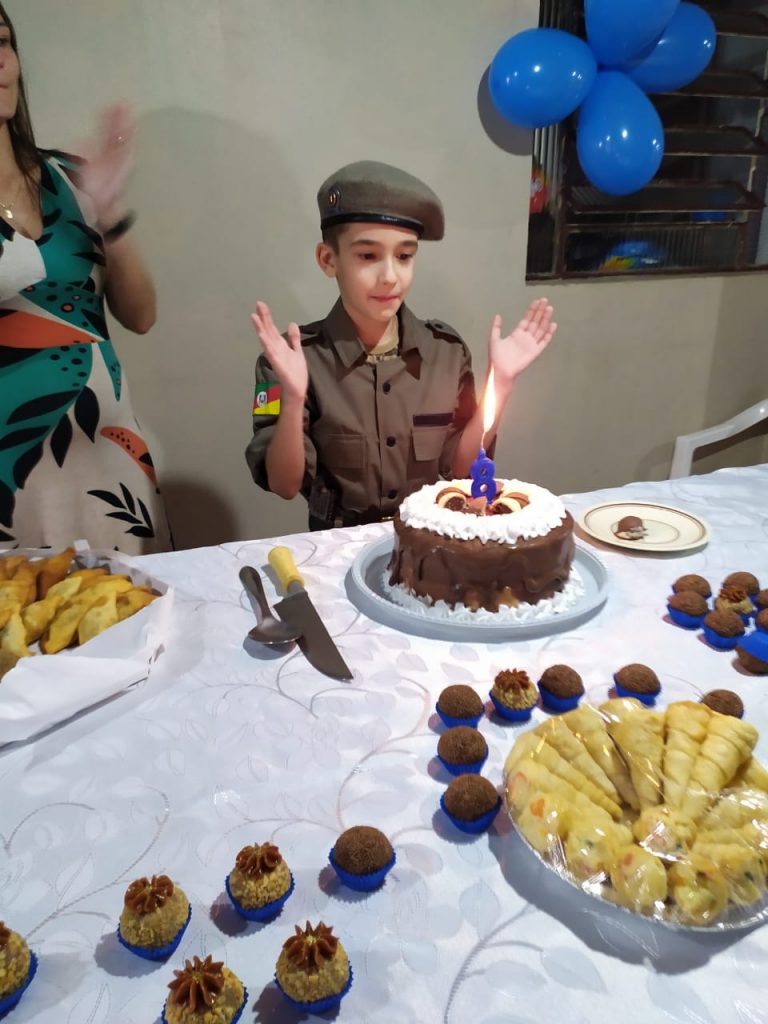 Patrulha Maria da Penha do 3° RPMon presta homenagem a aniversariante