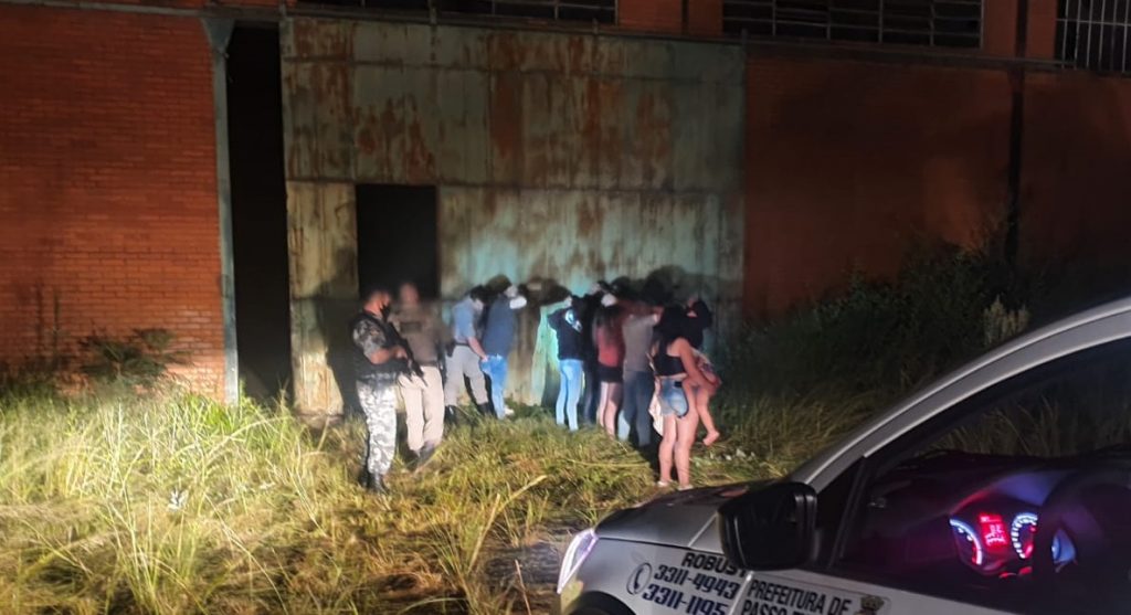 Mesmo com bandeira preta, Força Tarefa flagra festas clandestinas em Passo Fundo