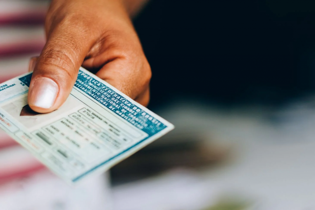 Nova lei do trânsito começa a valer em abril e altera regras para Carteira de Motorista