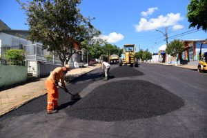 Prefeitura já executou 40% das obras de asfaltamento da rua Minas Gerais