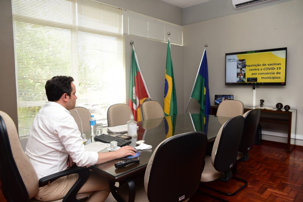 Prefeitura participa de reunião sobre consórcio nacional para aquisição de vacinas