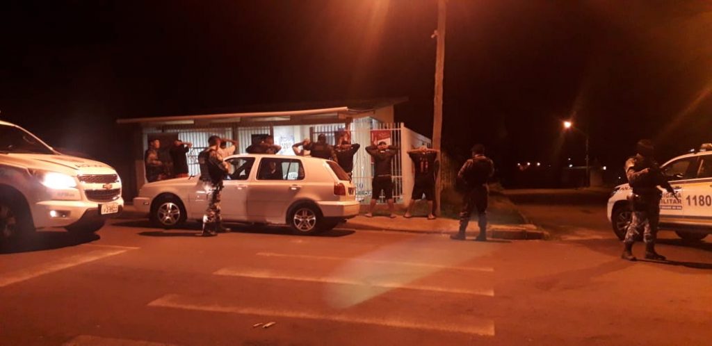 Força Tática realiza ações de policiamento ostensivo no bairro Santa Marta e Donária