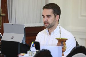 Governo do RS autoriza comércio não essencial em finais de semana e amplia horário de bares e restaurantes