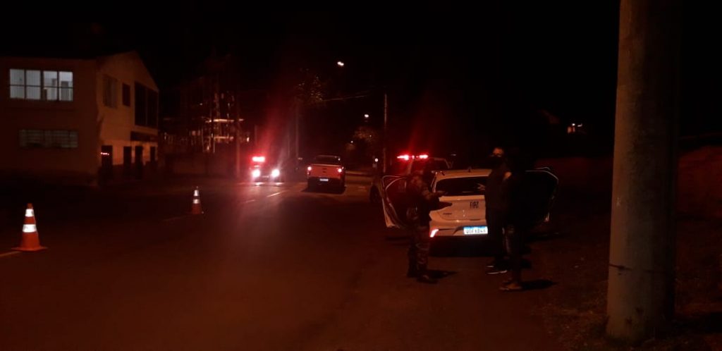 Força Tática realiza ações de policiamento ostensivo no bairro Santa Marta e Donária