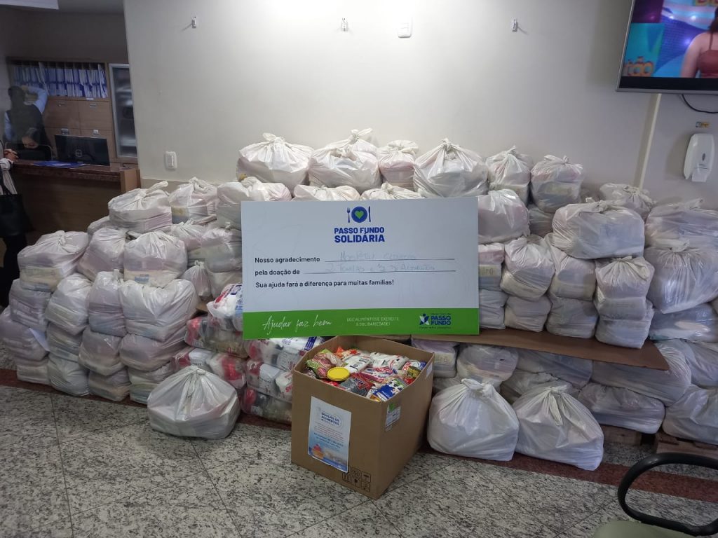 HC entrega ao Município 2,5 toneladas de alimentos para famílias que mais precisam
