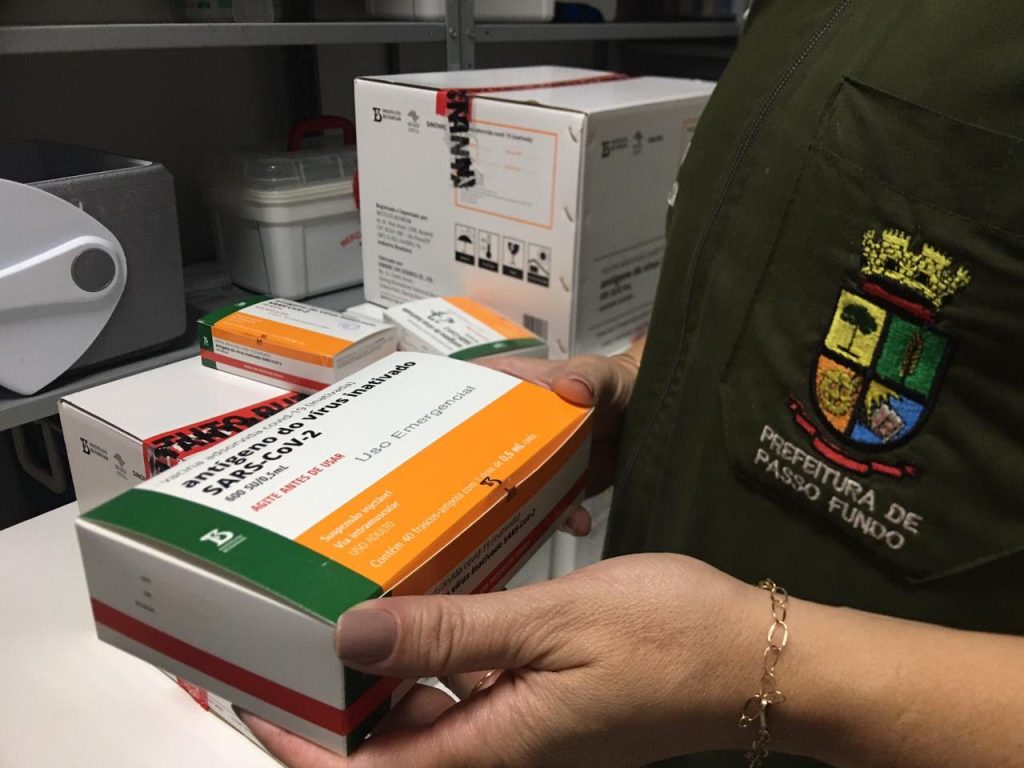 Pessoas com segunda dose da CoronaVac atrasada podem vacinar neste sábado