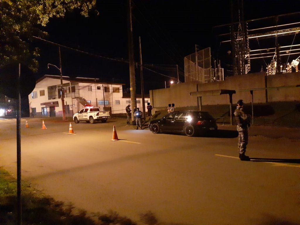 Força Tática realiza ações de policiamento ostensivo no bairro Santa Marta e Donária